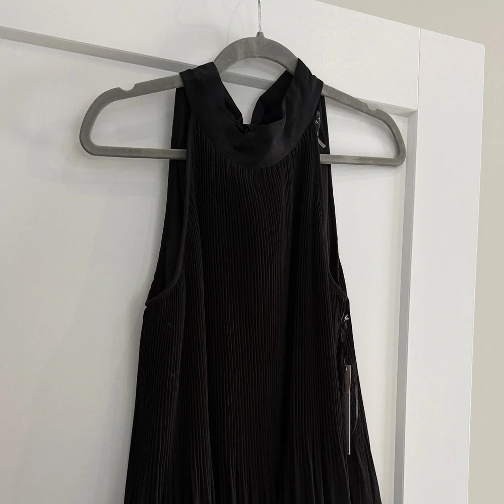 Chic Black Sleeveless Tank Top - Picture 4 of 7